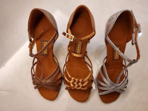 曾有立 - 舞鞋代購