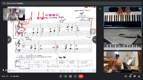 雅聲音樂 - 《鋼琴線上課》
防疫期間不停學~
遠端上課，三個畫面，同時能看得到老師，也能看到示範的手形、姿勢，以及清楚標記樂譜上的畫面！讓學習無障礙無憂慮~
