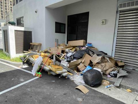 淏瑋工程 - 桃園市八德國小:廢棄物清運前❗️ 淏瑋工程 - 桃園市八德國小:廢棄物清運前❗️