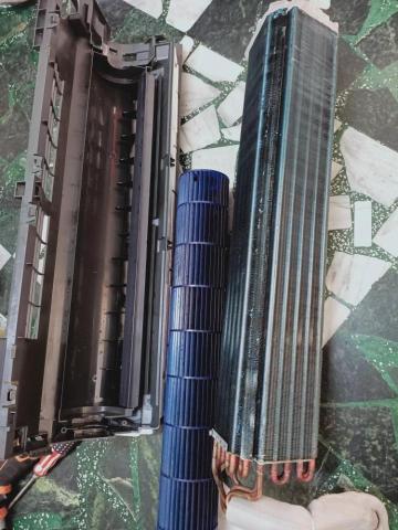 泰辛水電 - 分離式冷氣室內機清洗完成準備安裝中