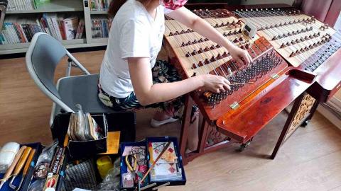 揚琴調音保養維修 - 維修工作中