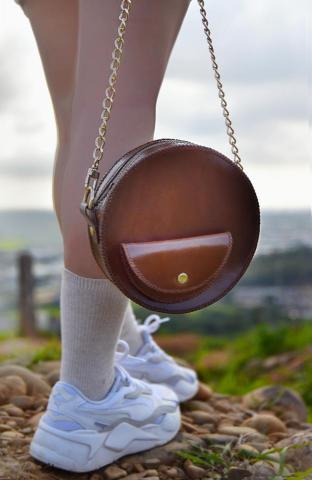 以一映像 Studio - 此作品是為設計學系畢業展學生所拍攝的金工及皮革系列。