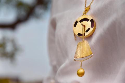 以一映像 Studio - 此作品是為設計學系畢業展學生所拍攝的金工及皮革系列。