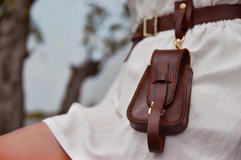 以一映像 Studio - 此作品是為設計學系畢業展學生所拍攝的金工及皮革系列。