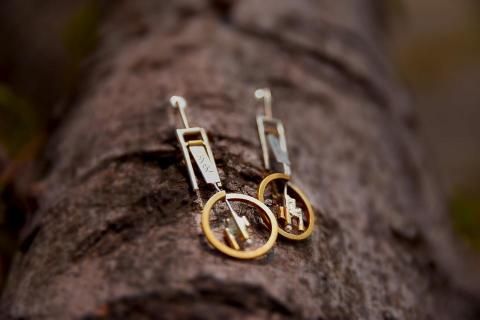 以一映像 Studio - 此作品是為設計學系畢業展學生所拍攝的金工及皮革系列。