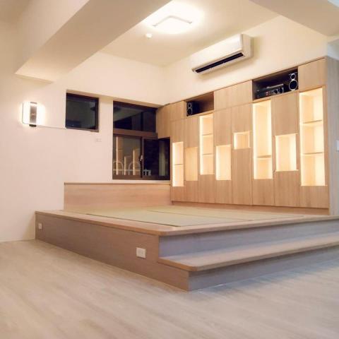 家馨室內設計公司 - 日系和室，利用發光展示櫃，襯托柔和氛圍