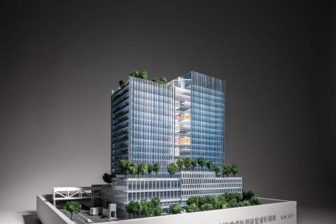 獅丸建築模型 - 大家知道台北市的「東區門戶計畫」嗎？
這是一個由台北市政府辦理，以南港區為主要範圍的大規模都市更新開發計畫─南港轉運站，在2020年公開
獅丸團隊有幸受此案的建築設計團隊形意生態建築工場委託，製作當初在招商階段的建築模型。
模型採用壓克力為主要材料，表現出通透的玻璃帷幕、各樓層中央公共區域開放明亮的討論空間、豐富的垂直生態綠化等設計特色。