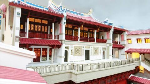 獅丸建築模型 - 來自新加坡的模型訂單─
因緣際會接到來自新加坡蓮山雙林禪寺的模型訂單，要做禪寺建築群中的藏經樓、法堂、禪堂及方丈樓。這座創建於1898年的禪寺，是新加坡的國家古蹟呢~~
做寺廟模型複雜的就是立面上有好多雕刻裝飾，因未有現成的電子圖檔，需要依照各種角度的現況照片繪製，真的是大工程。模型在台灣完成後就以海運運至新加坡，我們的夥伴再坐飛機去現場安裝。