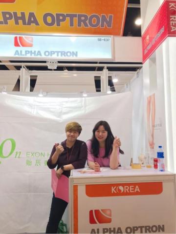 Tiffany Chen - 擔任韓國企業展覽的翻譯