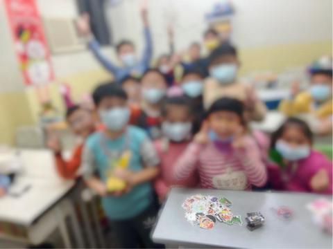 Ash老師教圍棋 - 家教照片有小孩家中景象、不便上傳,團班部分為保護小朋友個資、已模糊處理,謝謝! Ash老師教圍棋 - 家教照片有小孩家中景象、不便上傳,團班部分為保護小朋友個資、已模糊處理,謝謝!