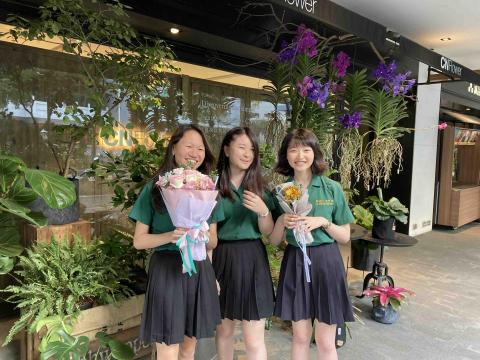 王瑋 - 最右邊的是我！