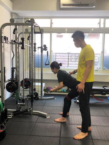 New Balance 運動教室 - 劉小姐美容服務業,易胖體質,透過運動+均衡營養,增加肌力,上班較有精神,體脂下降,體態更有線條。 New Balance 運動教室 - 劉小姐美容服務業,易胖體質,透過運動+均衡營養,增加肌力,上班較有精神,體脂下降,體態更有線條。