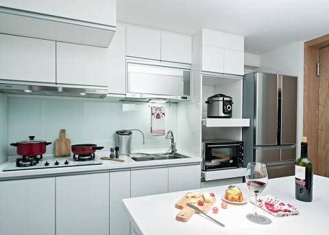 康禾設計有限公司 - 白色廚房
中島櫃