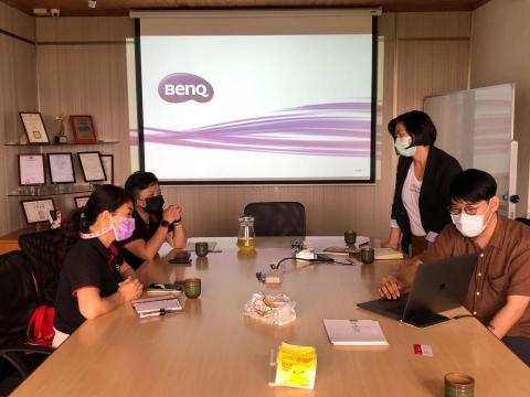 泛學國際有限公司 - 親自溝通