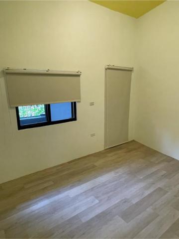 益昌室內裝潢 - 塑膠地磚。捲簾。