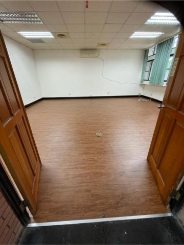 益昌室內裝潢 - 塑膠地磚