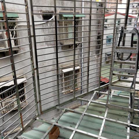 李克剛 - 白鐵窗延伸露台