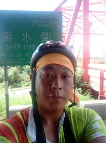 提供團康服務的專家張志榮