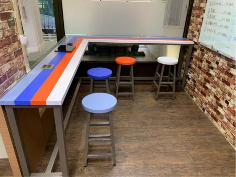 余仁億 - 客制化咖啡桌椅