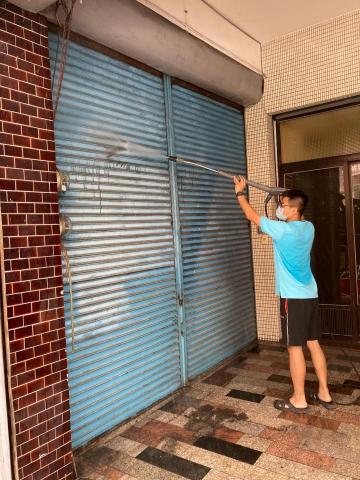 易安家清潔 - 今日工事?
堆滿雜物的騎樓
將垃圾清運後環境清掃
乾乾淨淨看了真舒服?

?您有需要清潔的服務嗎
歡迎您聯繫我們⬇️
?官方@LINE?? https://lin.ee/TpRFzVI
☎️04-22475620
?台中市北屯區松竹路三段55號

#環保回收清潔 #清潔清洗服務 #裝潢後清潔 #居家 #公司清潔 #清洗水塔 #套房退租後清潔
#台中清潔 #專業清潔