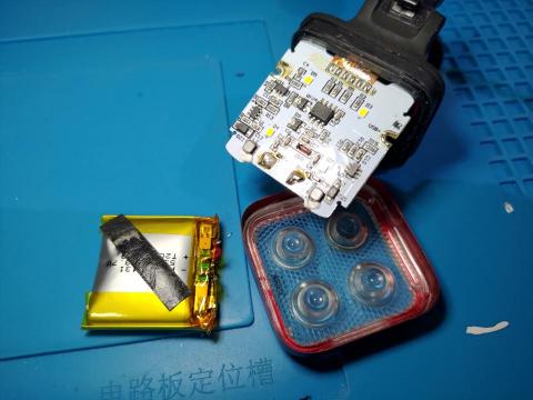 草世木維修工作室/水貨電器維修 - 車燈電池更換