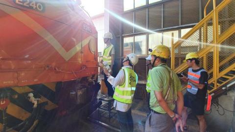 Tony Wu - 台鐵外觀噴漆外貌工程拍攝