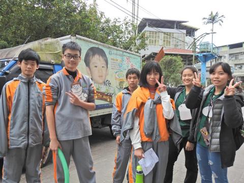 簡妤倢 - 營隊過程中，作為隊輔，帶領學員一一闖關，破解RPG遊戲。