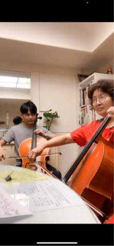 許晁維 -大提琴老師 - 與年長的學生二重奏 