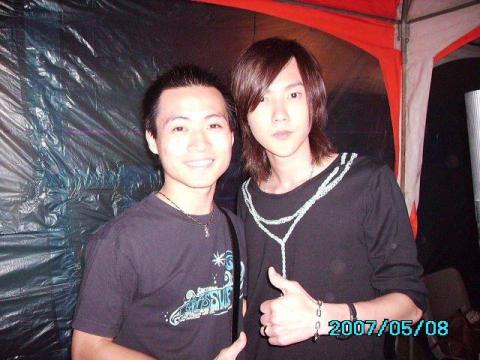 主持人皮卡丘 - 