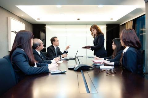 利安達平和聯合事務所 - 會議討論