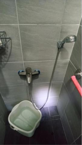 里本居家水電 - 蓮蓬頭白鐵組更換後