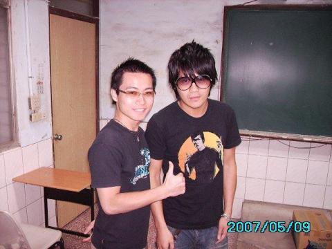 主持人皮卡丘 - 