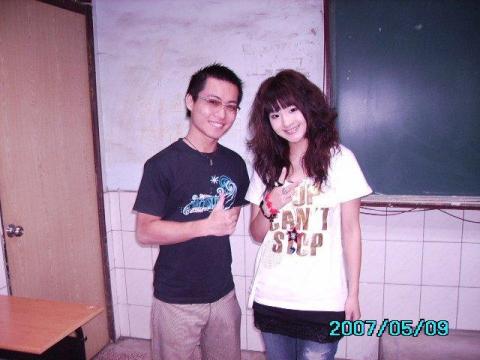 主持人皮卡丘 - 