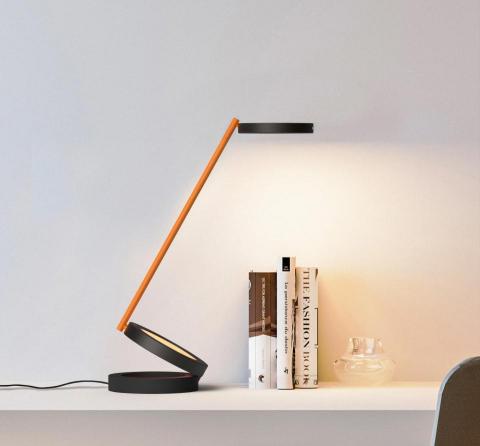 梁博翔 - RING&sup3;  - Functional&nbsp;Lamp Design by Andy Liang&nbsp;

是一款多功能設計的檯燈，整體由三個圓環所組成的造型，簡單又耐看、實用。
除了底座外，上方兩個圓環都是不同功能的燈具，分別為上方的一般閱讀燈以及下方的夜間氣氛燈。
上方的燈提供了兩種模式的照明，分別為一般閱讀及螢幕閱讀。可調式照明提供給使用者在不同使用情境的需求，另外直覺式的操作也帶給使用者很大的方便