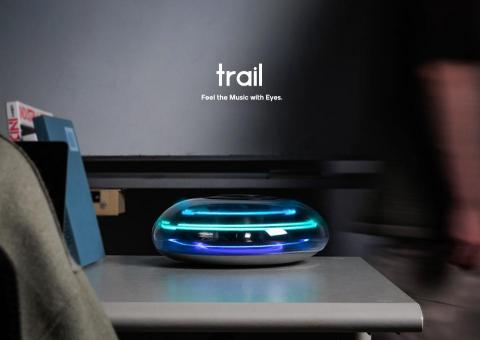 梁博翔 - Trail 是一款創造全新音樂體驗的藍牙音響，藉由偵測音量與音頻的變 化，搭配高速旋轉產生的視覺暫留影像而產生波動的視覺效果。