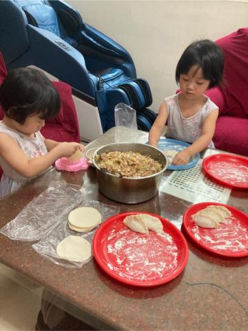 陳喵喵 - 帶著兩姐妹一起體驗包水餃