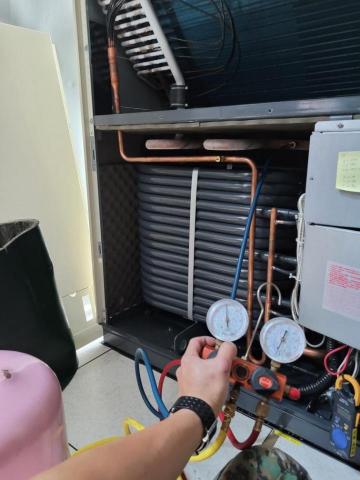 勝銓空調工程行 - 箱型冷氣機  冷媒檢測