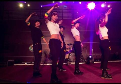 馮甯Kemi  - 表演