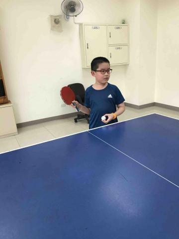 吳萍堉 - 四年級弟弟學桌球
