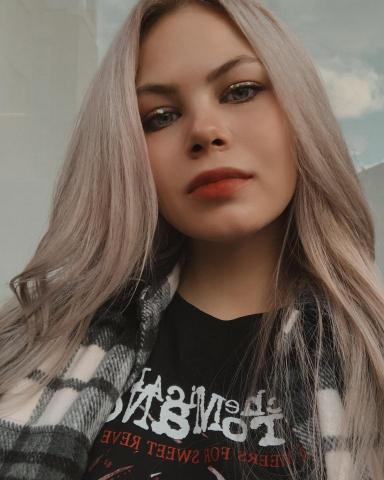 提供翻译i服務的專家Valerie Bei