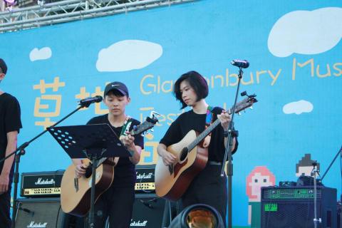 黃旳 - 草地音樂節表演