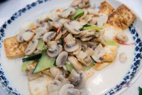 0821 顏庭庭 i 廚團 - 奶香蘑菇豆腐