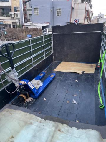 潘昆彤 - 載貨位子