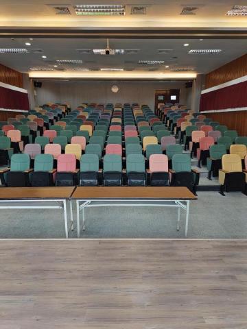 邱暐哲 - 視聽室座椅