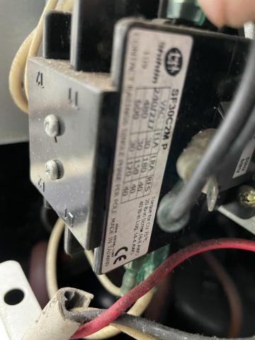 謝志賢 - 更換室外機電磁接觸器