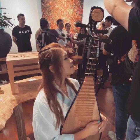 蘇若暐 - 大溪木生活館記者會演出，桃園市市長鄭文燦蒞臨現場。