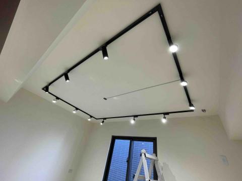 杜承恩 - 軌道燈安裝