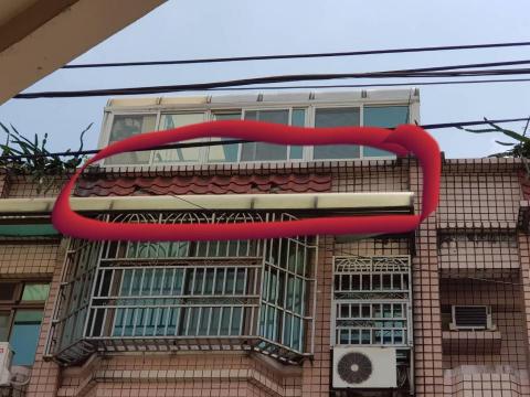 GOBOSS室內裝修工程 - 外牆磁磚脫落。拆除從貼