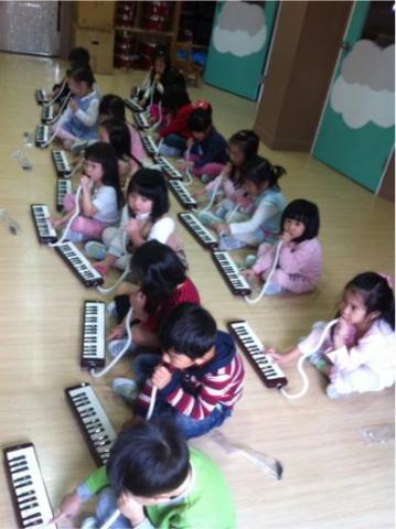 薇薇老師 -  幼兒鍵盤團體班