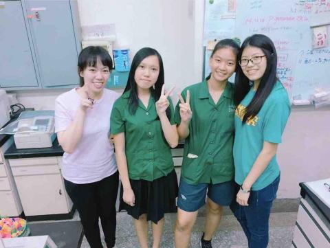 helen - 帶領台中女中參加科展